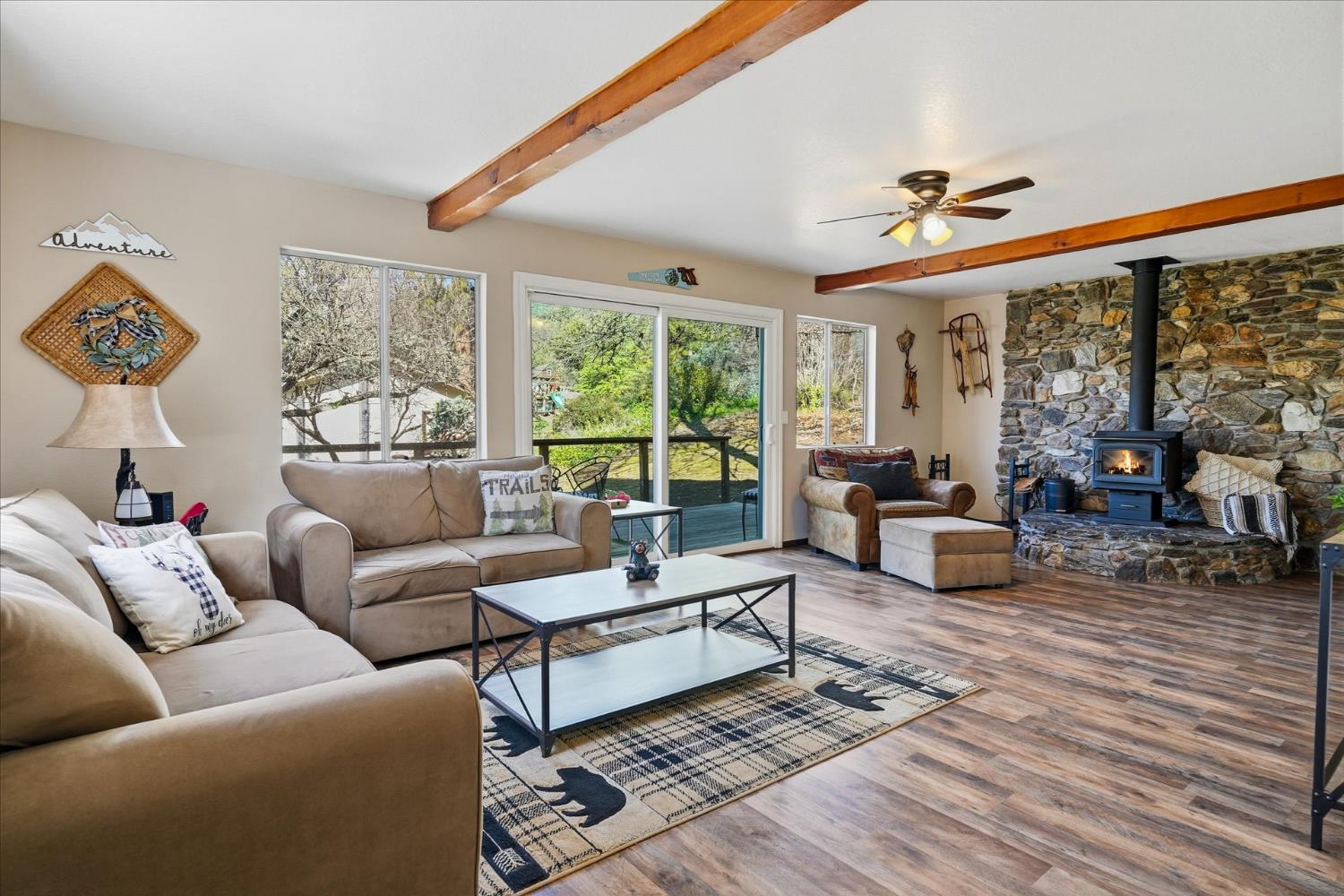 43149 W Sugar Pine Dr, Oakhurst, CA 93644