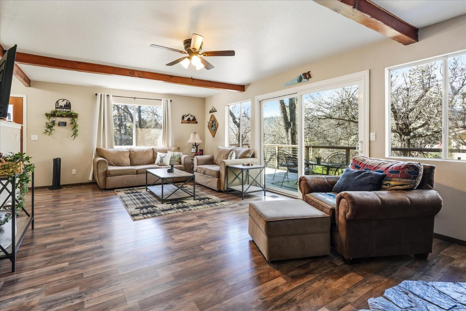 43149 W Sugar Pine Dr, Oakhurst, CA 93644