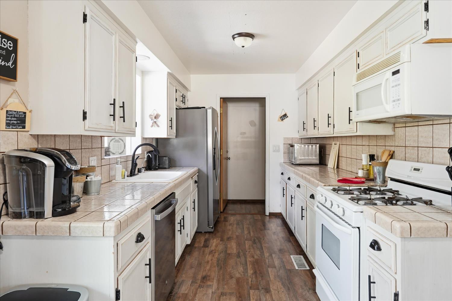 43149 W Sugar Pine Dr, Oakhurst, CA 93644