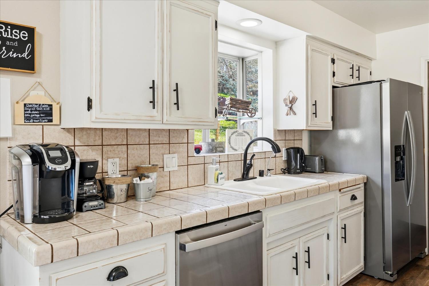 43149 W Sugar Pine Dr, Oakhurst, CA 93644