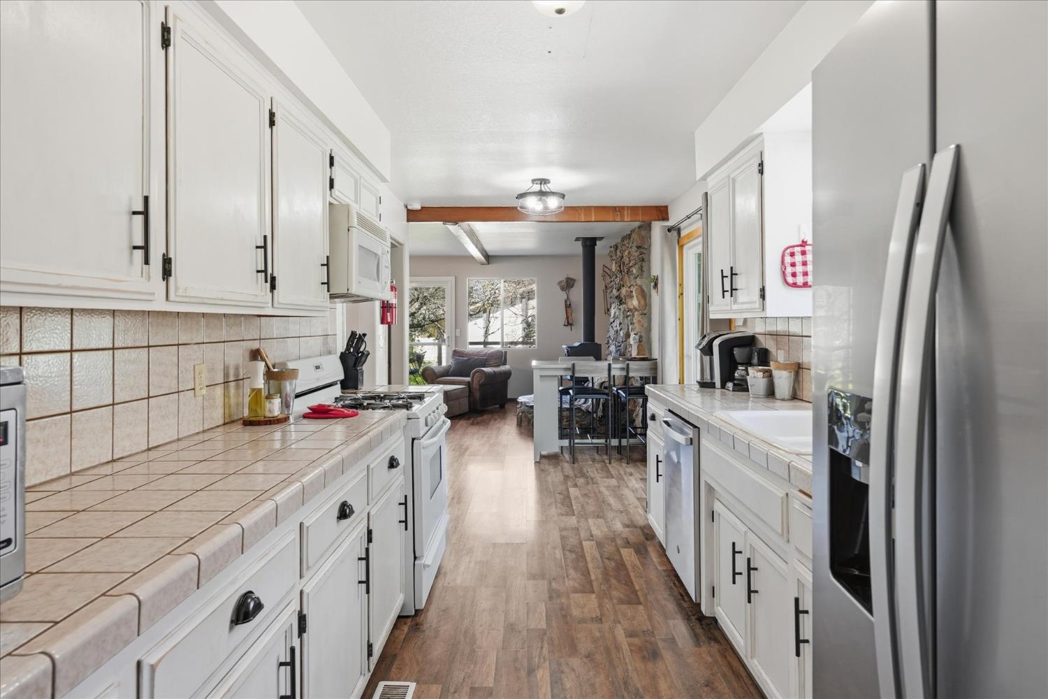 43149 W Sugar Pine Dr, Oakhurst, CA 93644