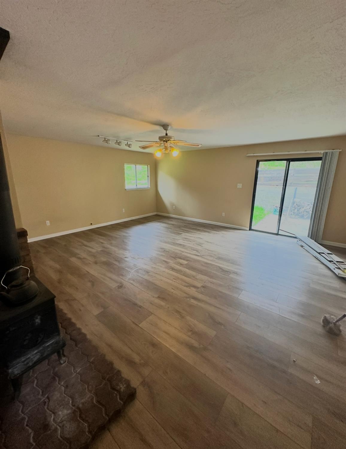 42912 Country Club Dr E, Oakhurst, CA 93644