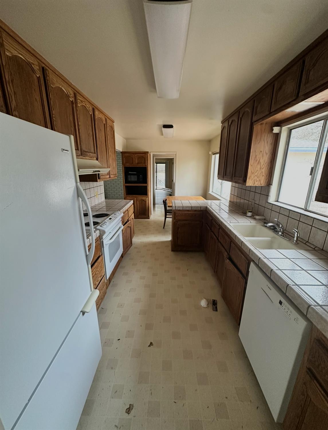 42912 Country Club Dr E, Oakhurst, CA 93644