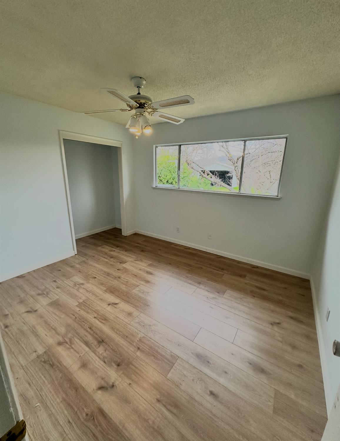 42912 Country Club Dr E, Oakhurst, CA 93644