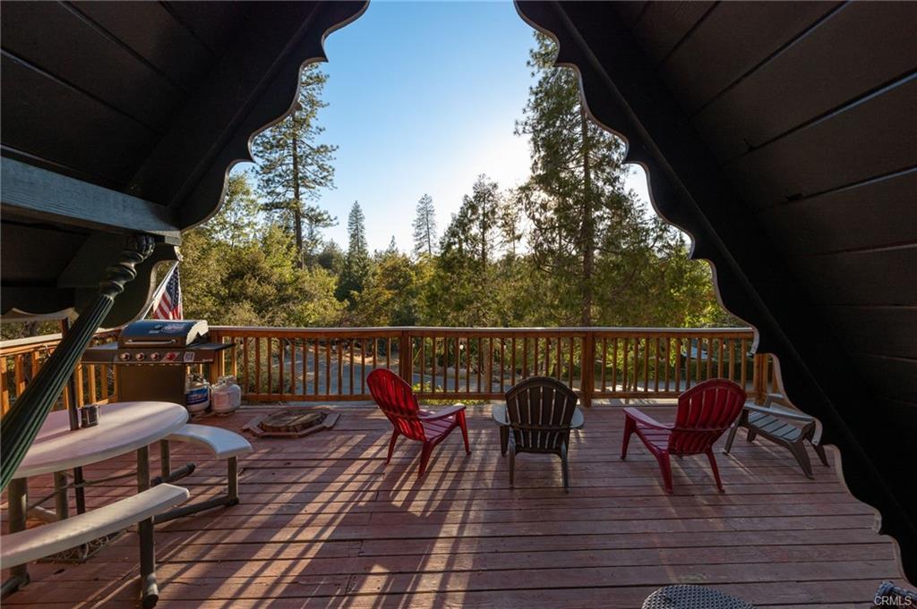 43207 W Sugar Pine Dr, Oakhurst, CA 93644