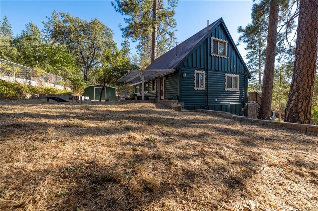 43207 W Sugar Pine Dr, Oakhurst, CA 93644