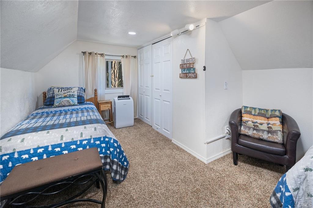 43207 W Sugar Pine Dr, Oakhurst, CA 93644