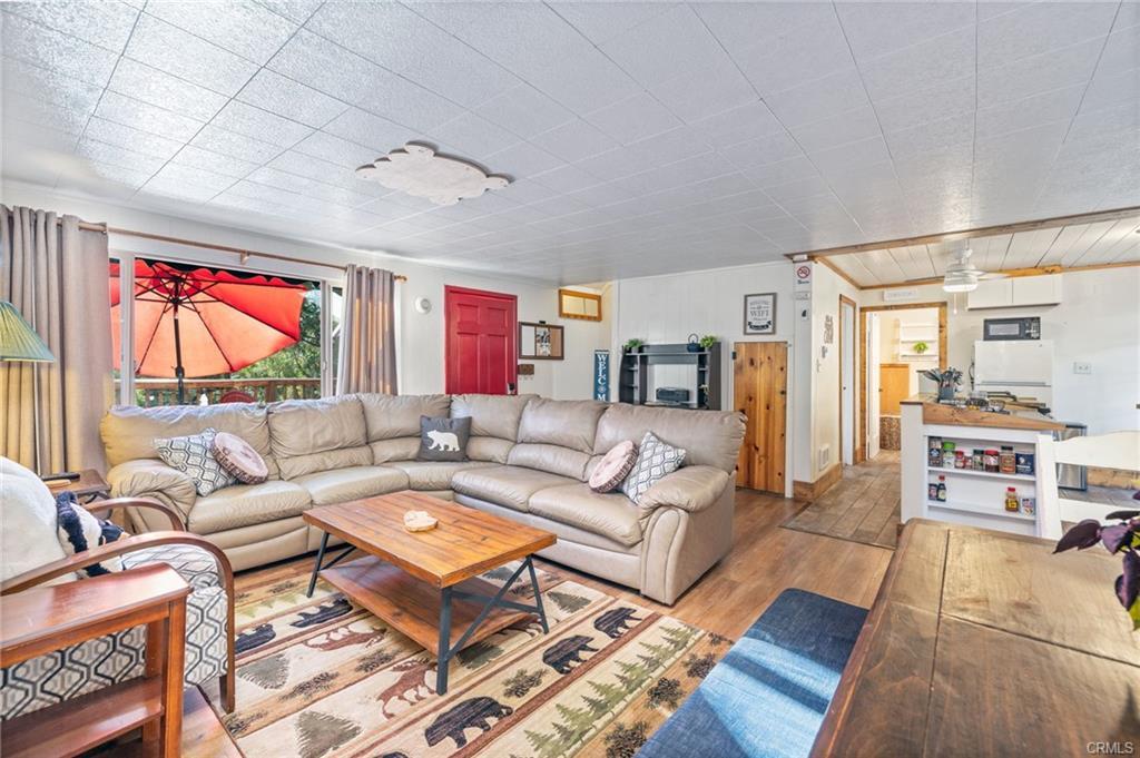 43207 W Sugar Pine Dr, Oakhurst, CA 93644