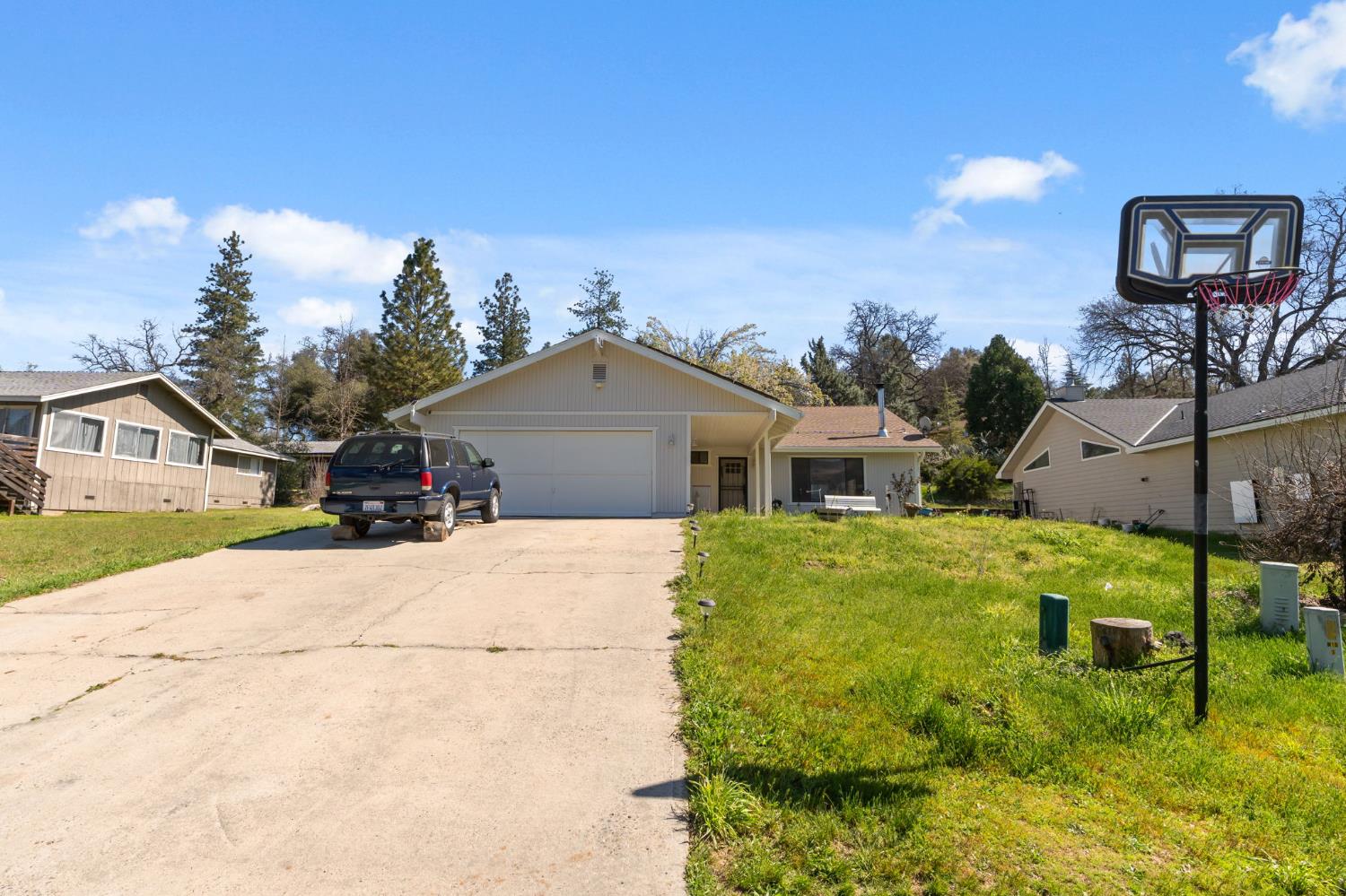 40875 Griffin Dr, Oakhurst, CA 93644