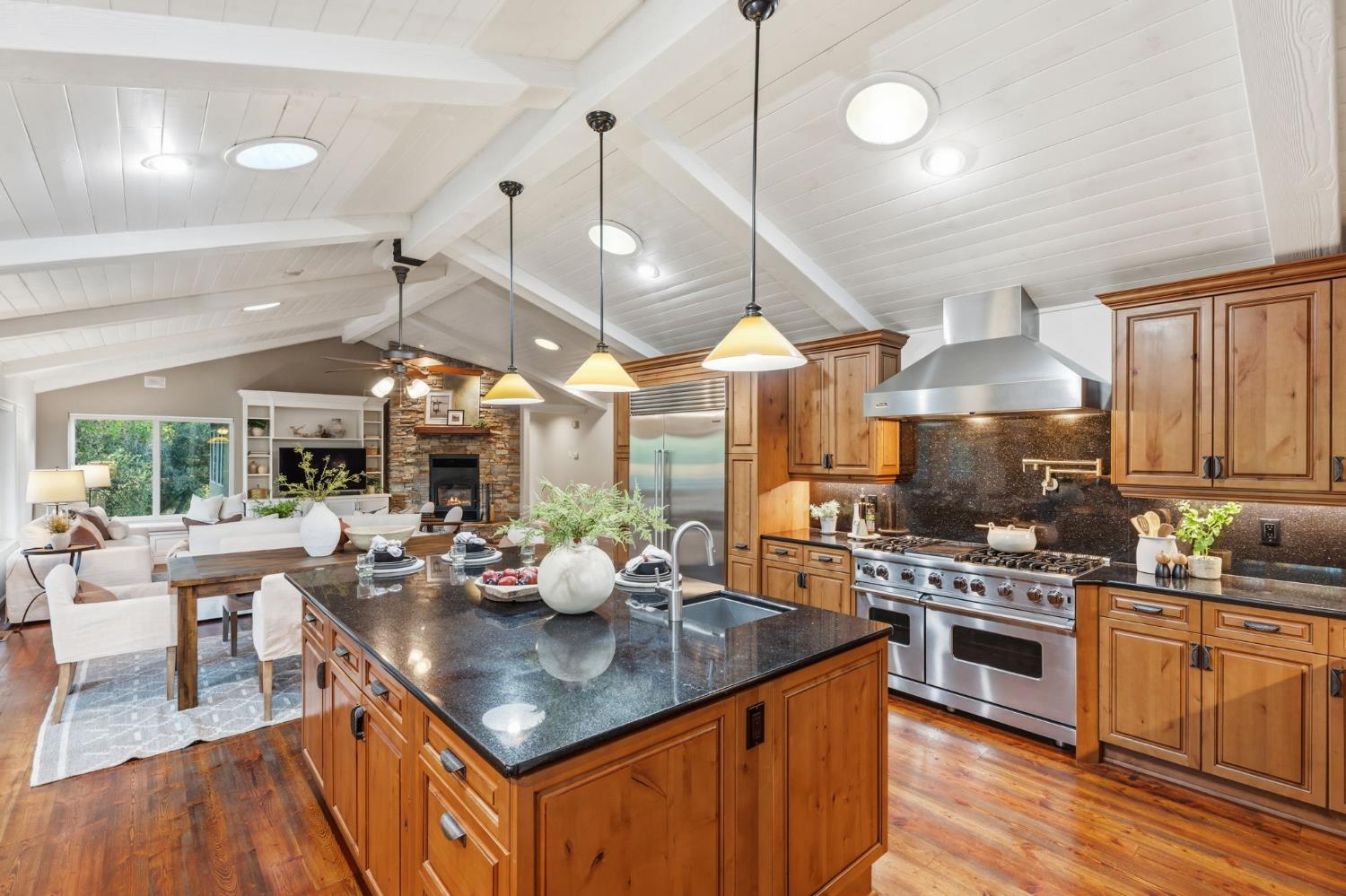 45012 Mockingbird Ln, Oakhurst, CA 93644