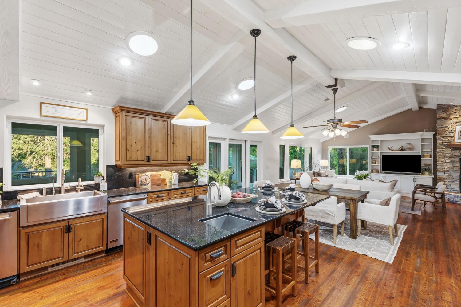 45012 Mockingbird Ln, Oakhurst, CA 93644