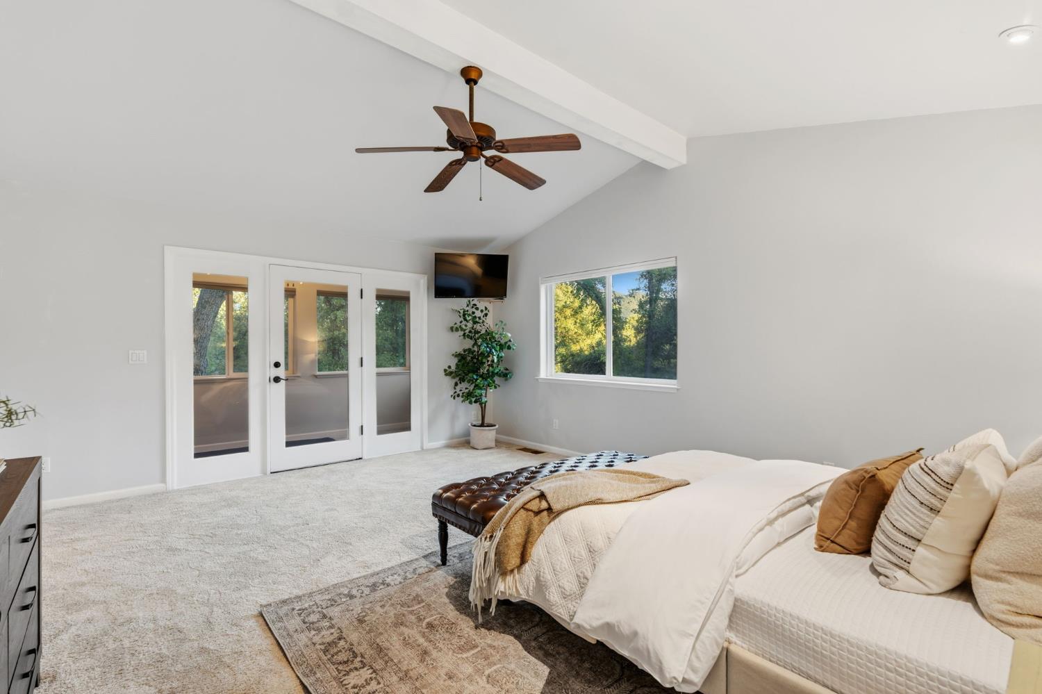 45012 Mockingbird Ln, Oakhurst, CA 93644