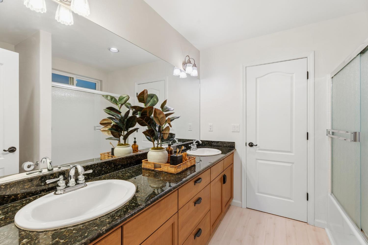 45012 Mockingbird Ln, Oakhurst, CA 93644