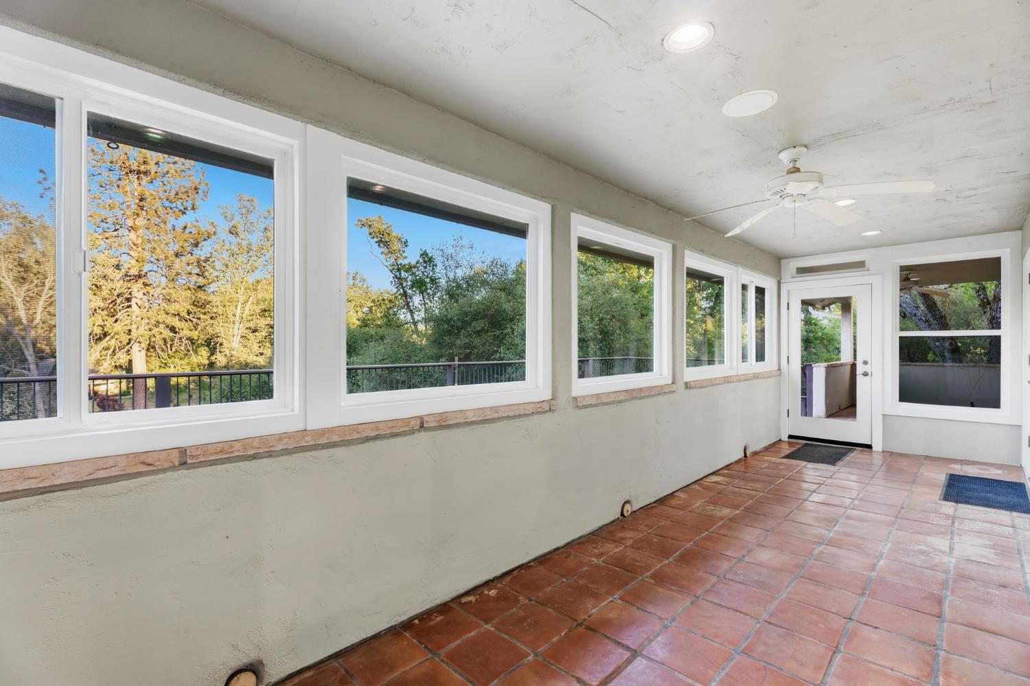 45012 Mockingbird Ln, Oakhurst, CA 93644