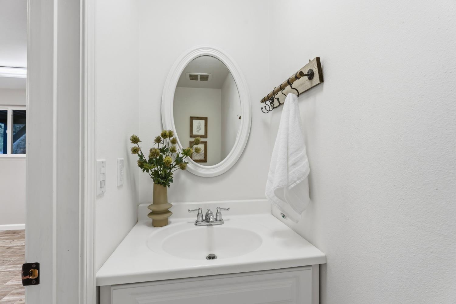 45012 Mockingbird Ln, Oakhurst, CA 93644