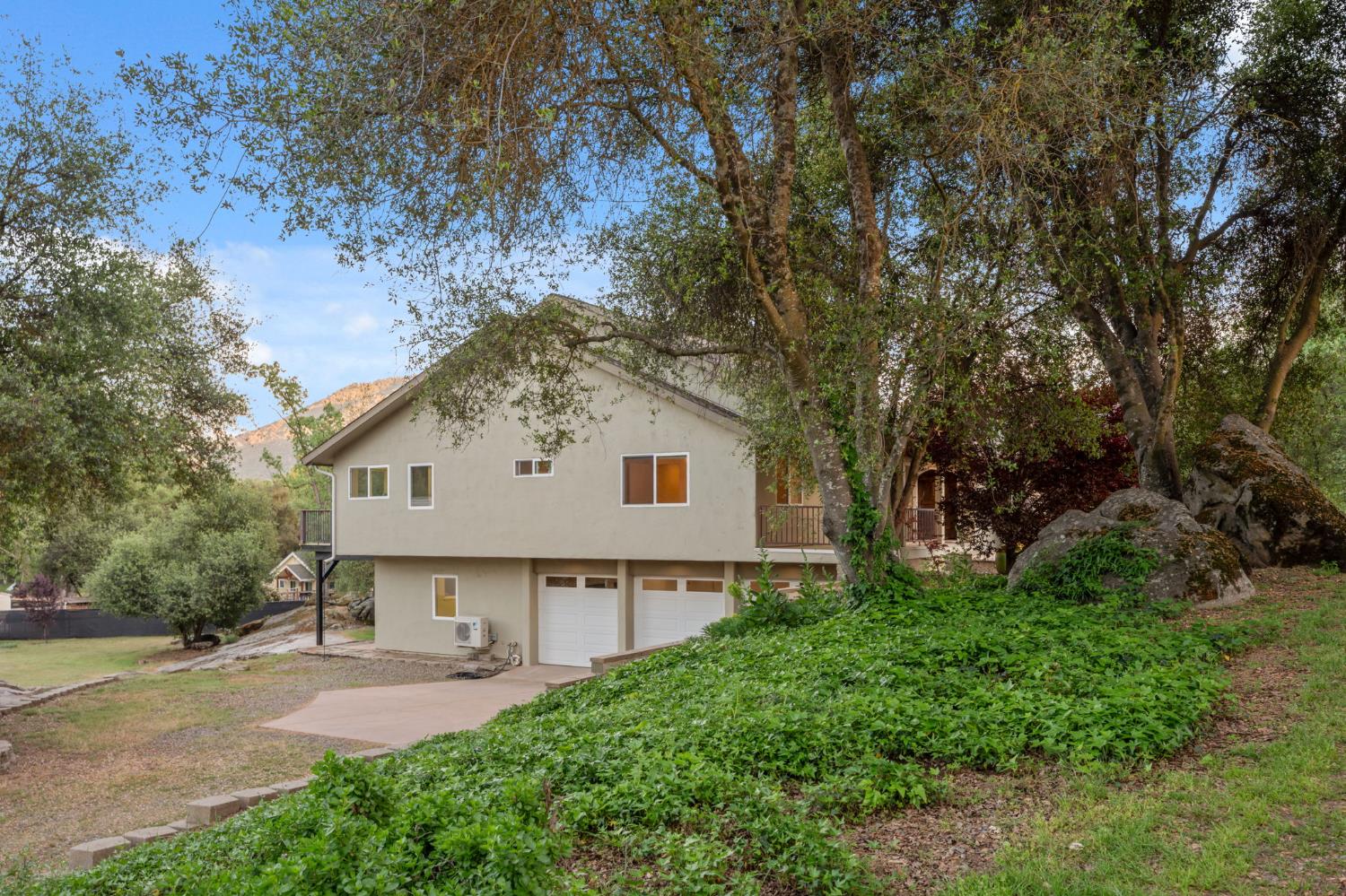 45012 Mockingbird Ln, Oakhurst, CA 93644