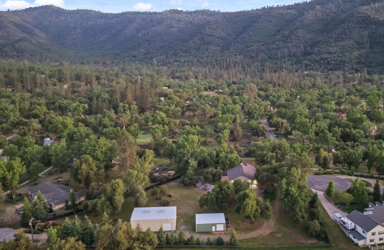 45012 Mockingbird Ln, Oakhurst, CA 93644