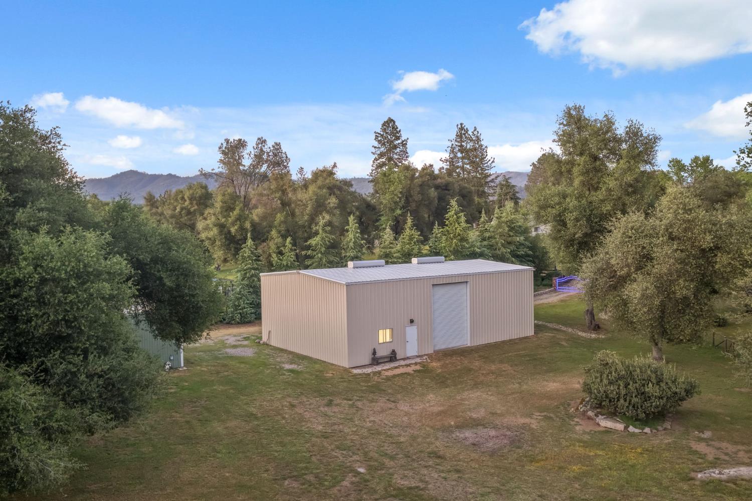 45012 Mockingbird Ln, Oakhurst, CA 93644