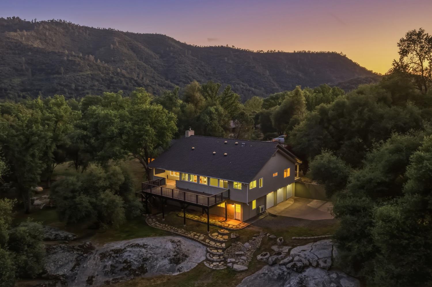 45012 Mockingbird Ln, Oakhurst, CA 93644