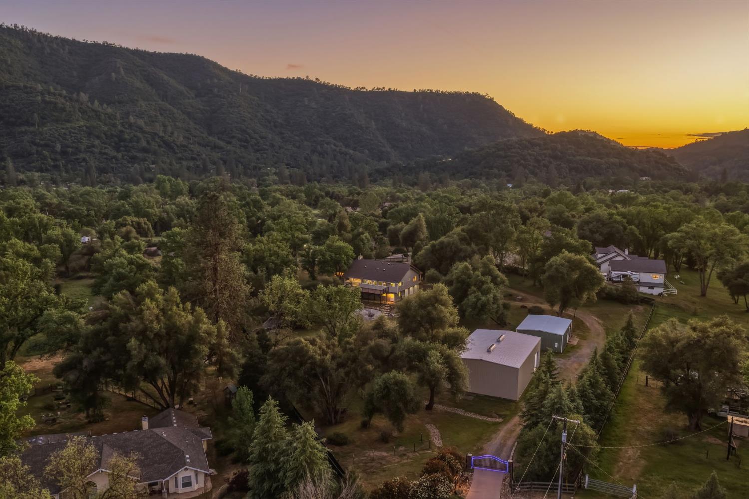 45012 Mockingbird Ln, Oakhurst, CA 93644