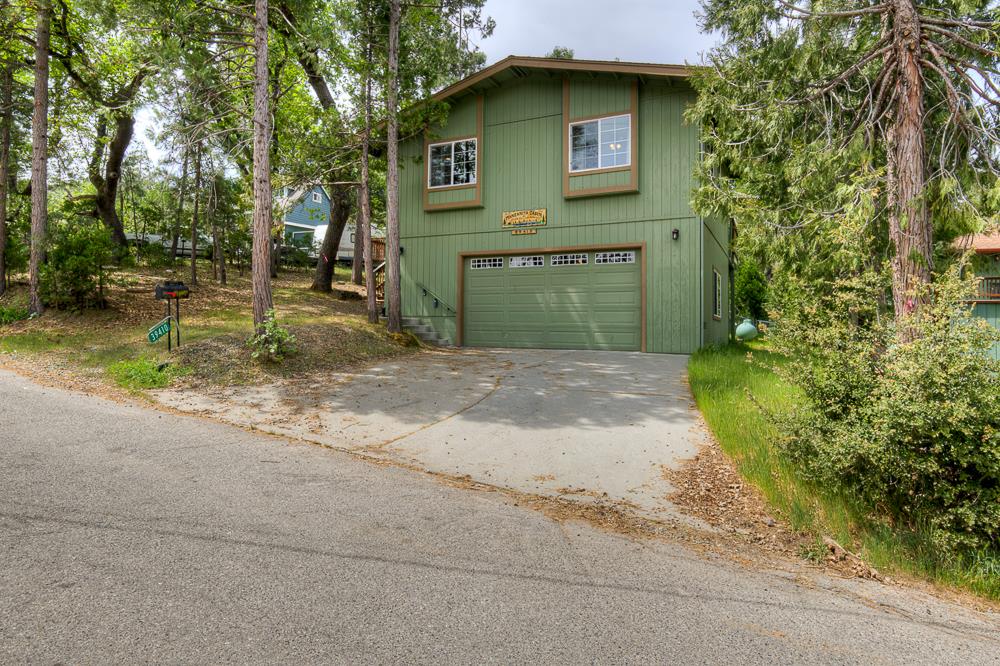 39410 Manzanita Dr, Oakhurst, CA 93644