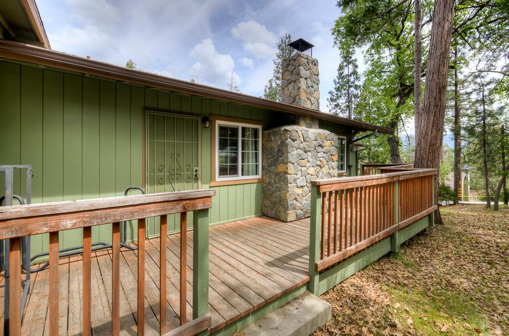 39410 Manzanita Dr, Oakhurst, CA 93644