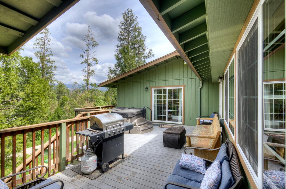 39410 Manzanita Dr, Oakhurst, CA 93644