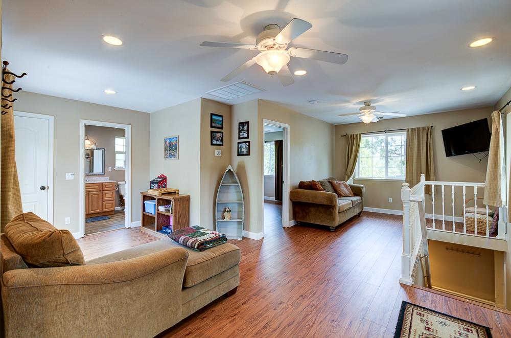 39410 Manzanita Dr, Oakhurst, CA 93644