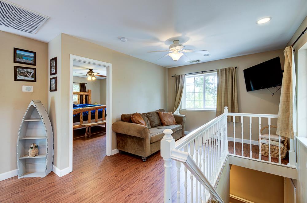 39410 Manzanita Dr, Oakhurst, CA 93644