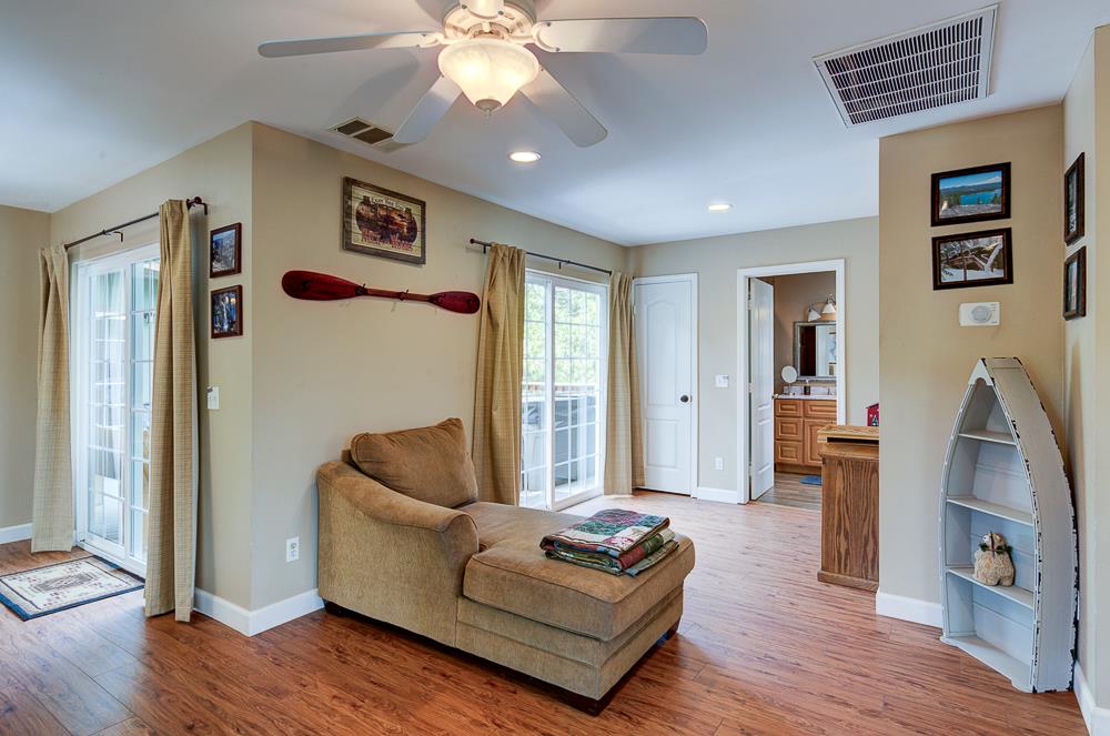 39410 Manzanita Dr, Oakhurst, CA 93644