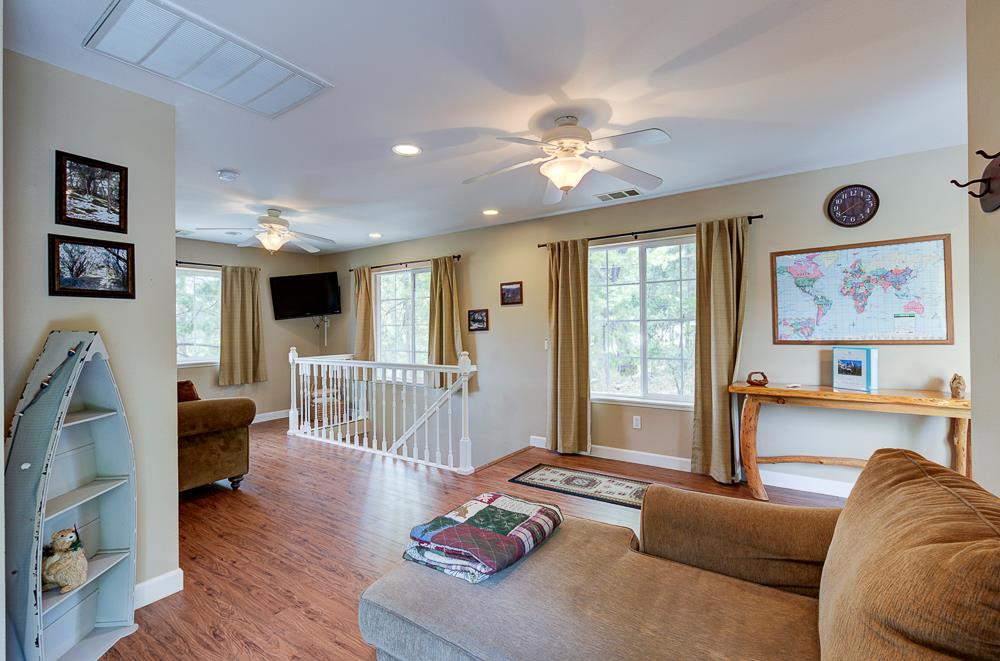 39410 Manzanita Dr, Oakhurst, CA 93644