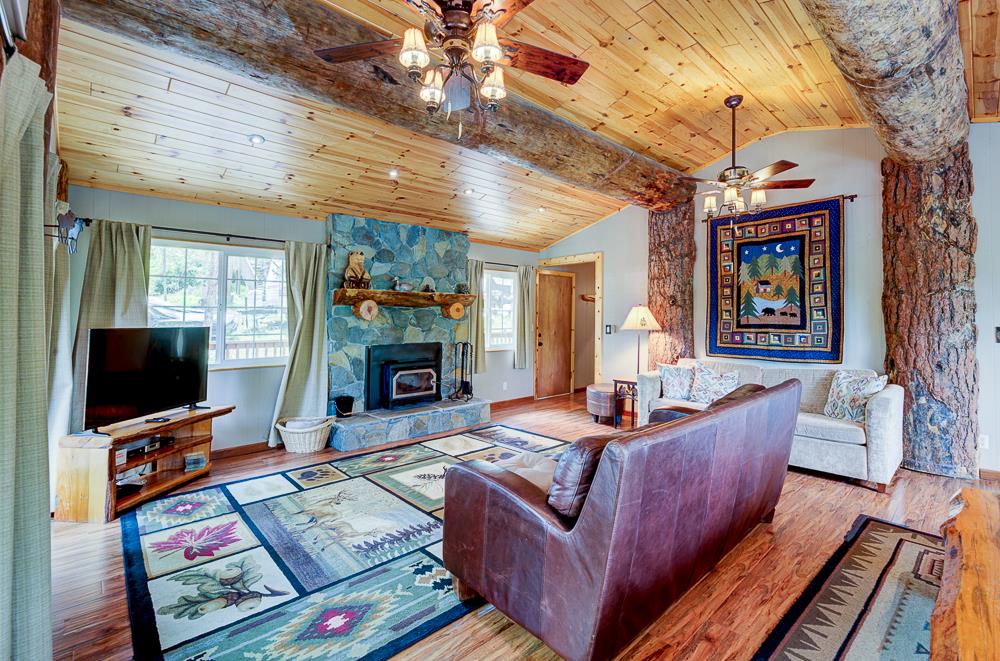 39410 Manzanita Dr, Oakhurst, CA 93644