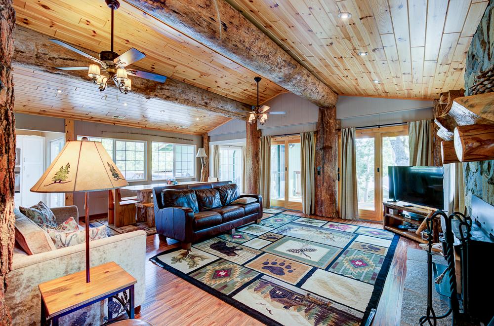 39410 Manzanita Dr, Oakhurst, CA 93644