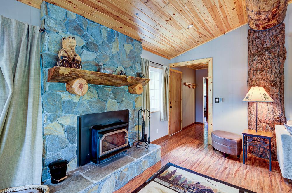 39410 Manzanita Dr, Oakhurst, CA 93644