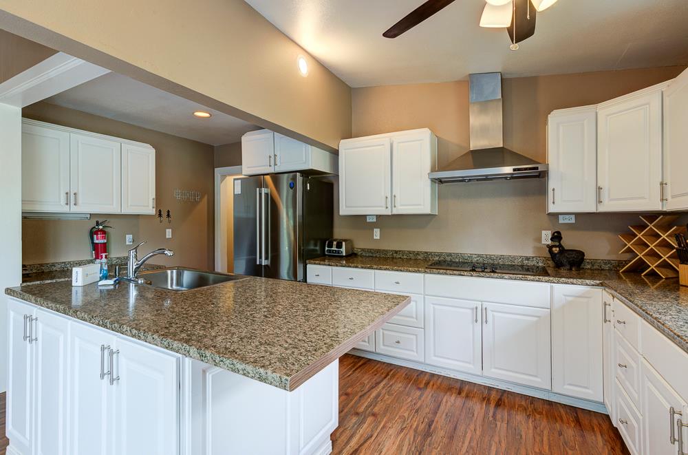 39410 Manzanita Dr, Oakhurst, CA 93644