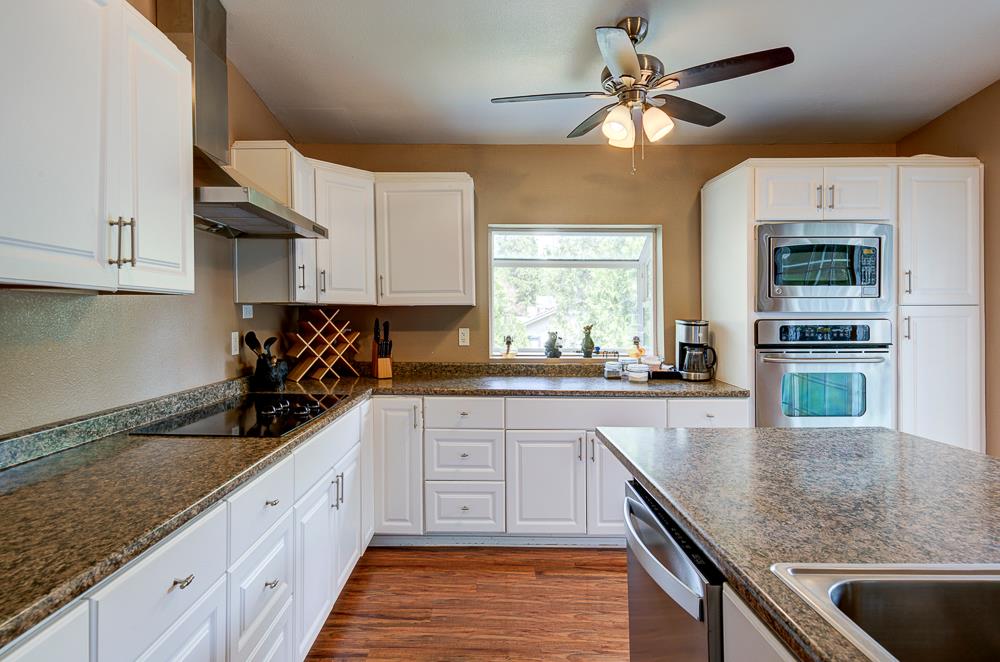 39410 Manzanita Dr, Oakhurst, CA 93644