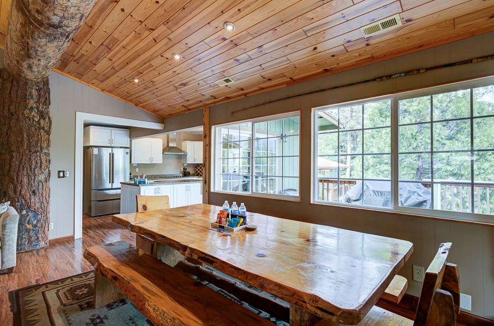 39410 Manzanita Dr, Oakhurst, CA 93644