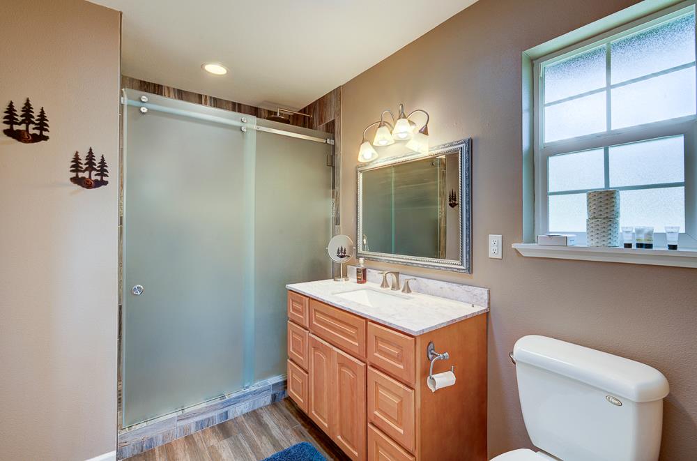 39410 Manzanita Dr, Oakhurst, CA 93644