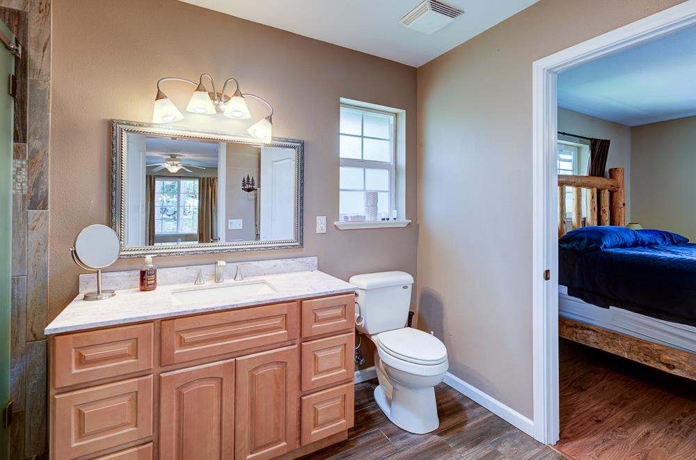 39410 Manzanita Dr, Oakhurst, CA 93644