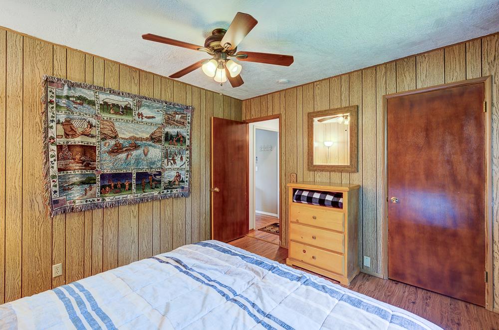 39410 Manzanita Dr, Oakhurst, CA 93644