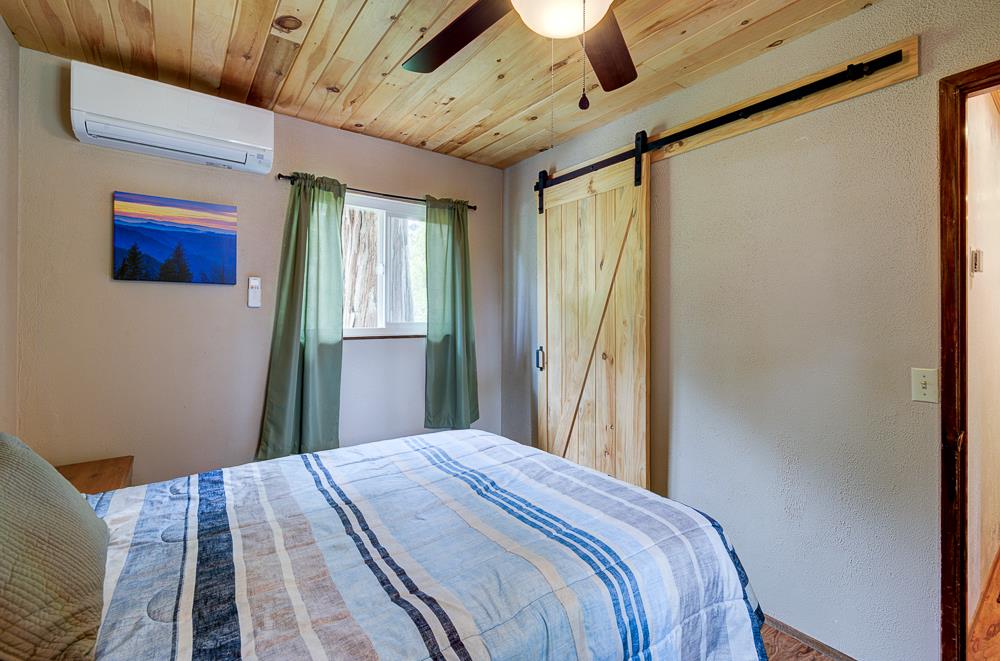 39410 Manzanita Dr, Oakhurst, CA 93644