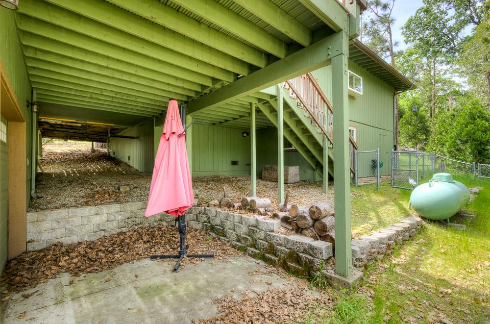 39410 Manzanita Dr, Oakhurst, CA 93644