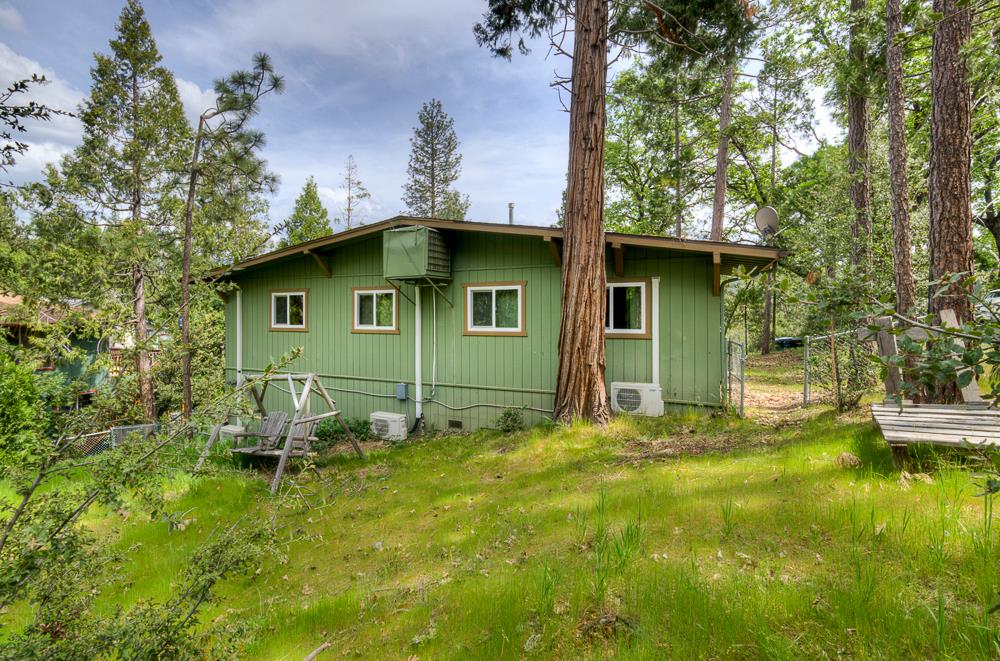 39410 Manzanita Dr, Oakhurst, CA 93644