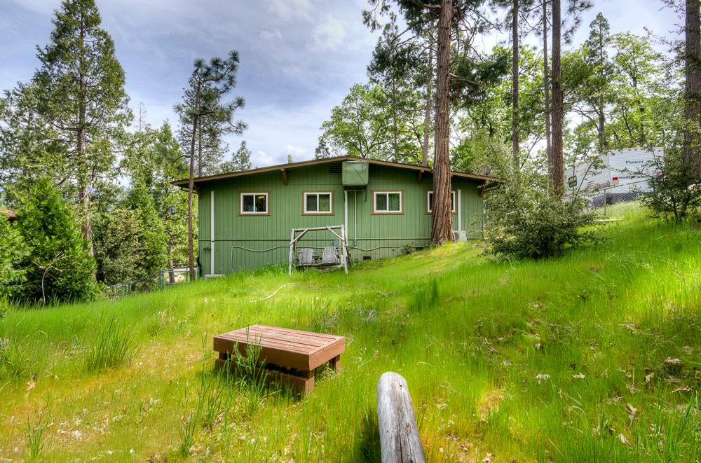 39410 Manzanita Dr, Oakhurst, CA 93644