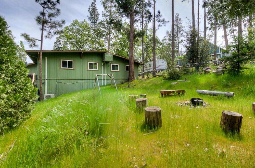 39410 Manzanita Dr, Oakhurst, CA 93644