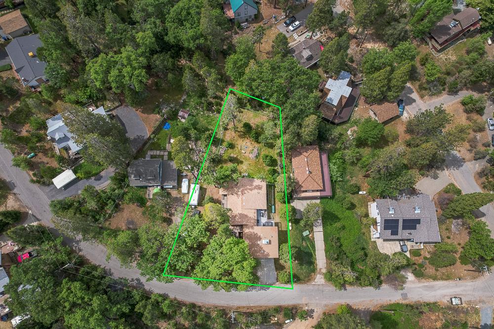 39410 Manzanita Dr, Oakhurst, CA 93644