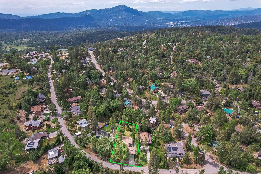 39410 Manzanita Dr, Oakhurst, CA 93644