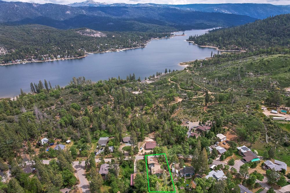 39410 Manzanita Dr, Oakhurst, CA 93644