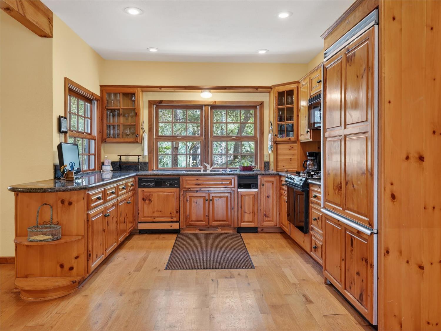 37733 37736 Black Ranch Rd, Oakhurst, CA 93644