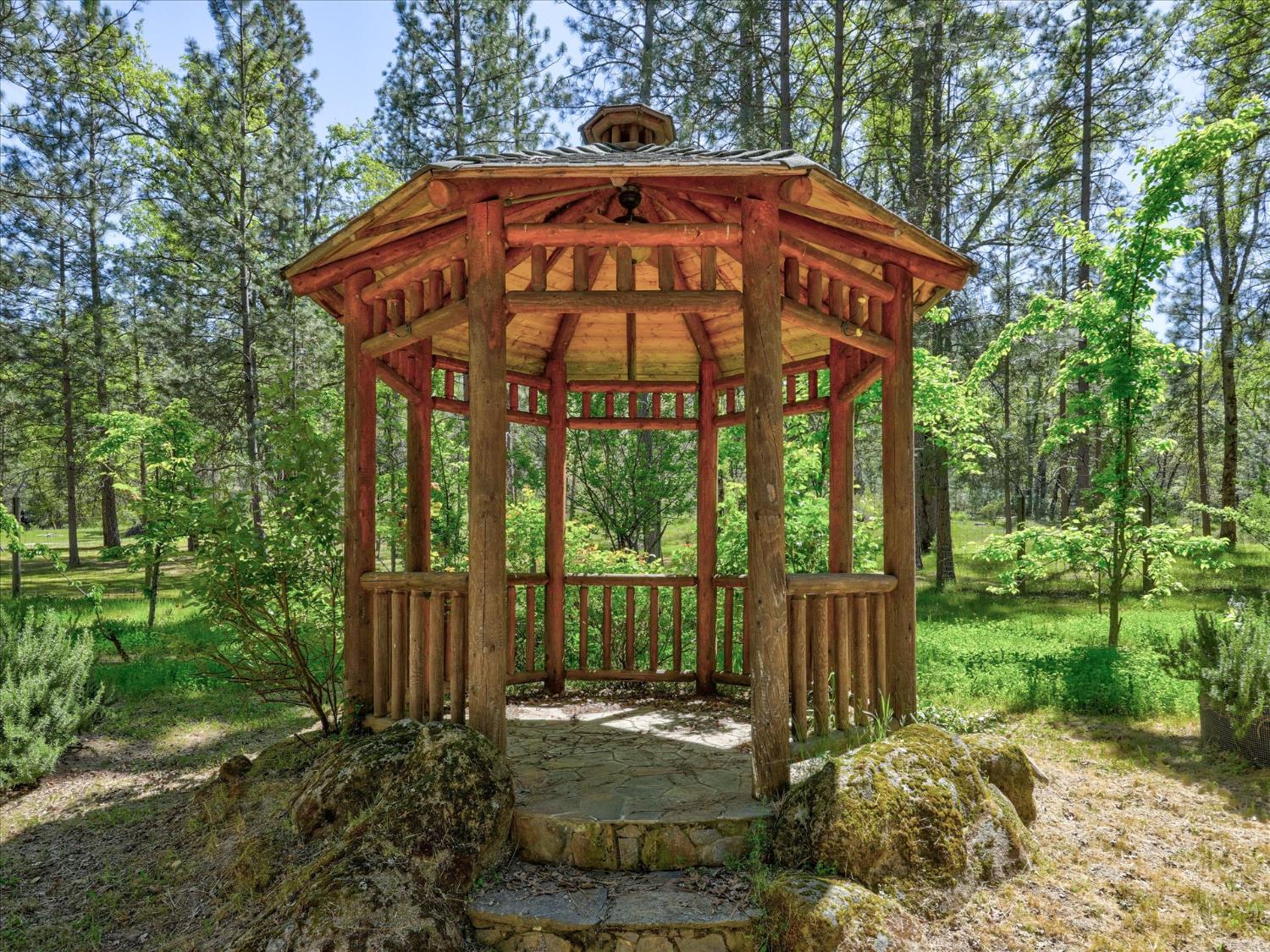 37733 37736 Black Ranch Rd, Oakhurst, CA 93644